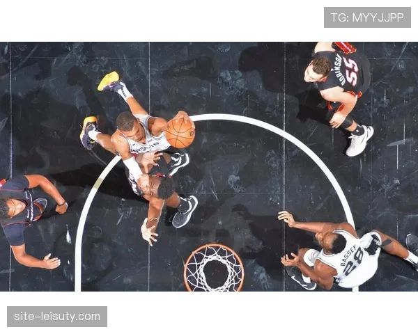 回顾：维克托·文班亚马法国行商业活动，推动篮球装备本土销量上涨